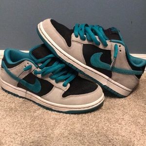 NIKE SB SIZE 5.5